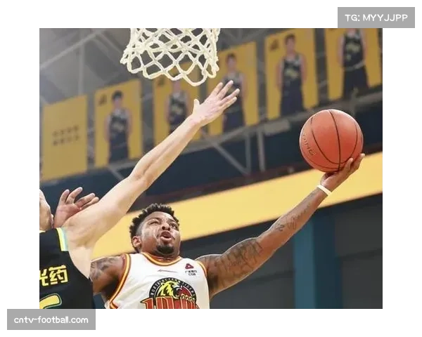 皮特森单场38分领跑得分榜 连续两轮当选得分王